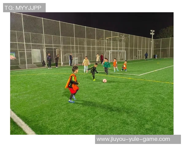 从足球少年到球场巨星：那些年他们的萌照与成长故事