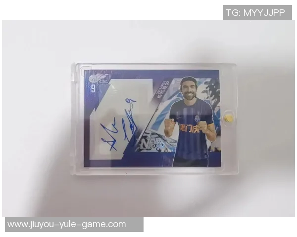 揭秘拆开足球球星卡包的技巧与策略让你轻松入手珍稀卡片